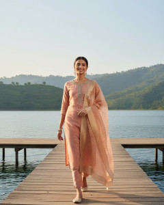 Peach Organza Zari Woven Suit Set With Cutdana