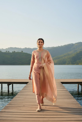 Peach Organza Zari Woven Suit Set With Cutdana