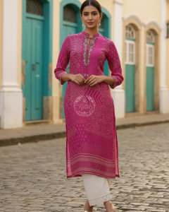 Fuchsia Muslin Ethnic Motif Kurta With Zardosi