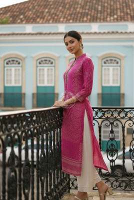 Fuchsia Muslin Ethnic Motif Kurta With Zardosi