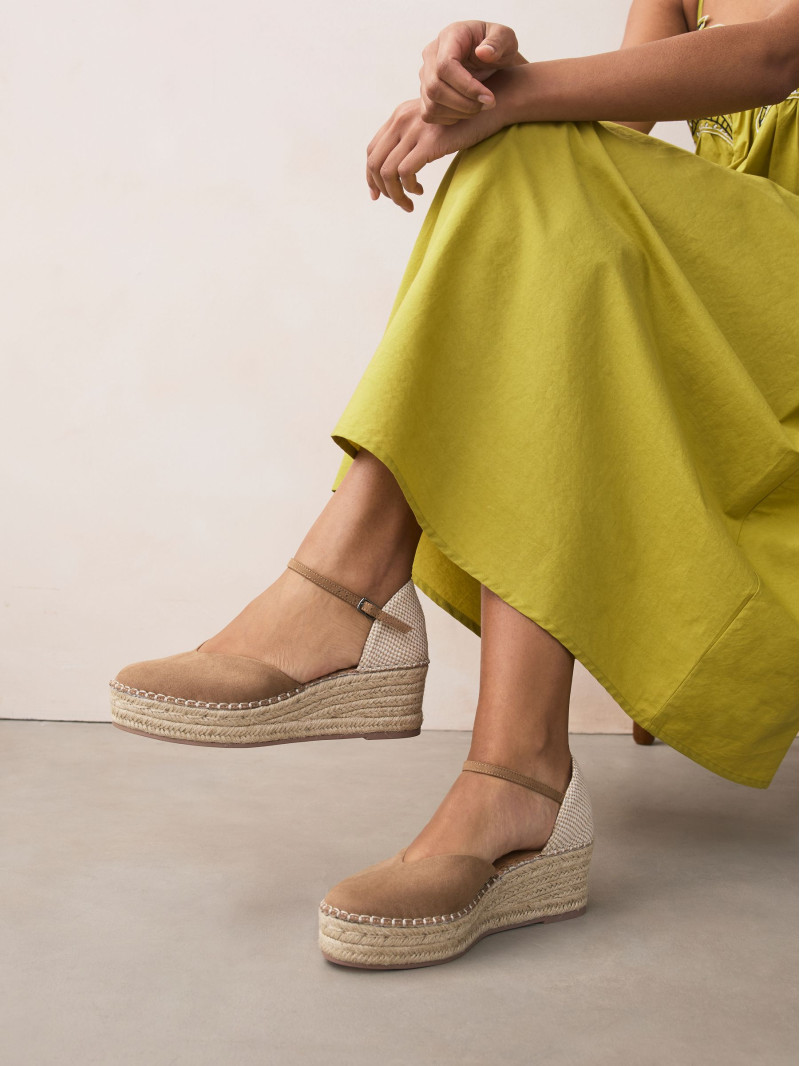 Sand Standard/Wide Fit Closed Toe Platform Espadrille Wedges