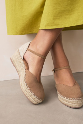 Sand Standard/Wide Fit Closed Toe Platform Espadrille Wedges