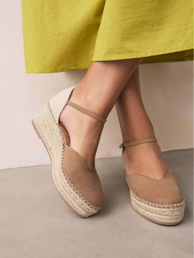 Sand Standard/Wide Fit Closed Toe Platform Espadrille Wedges